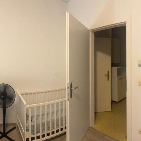 Ganze Klein Unterkunft 1100 Wien Esterno foto