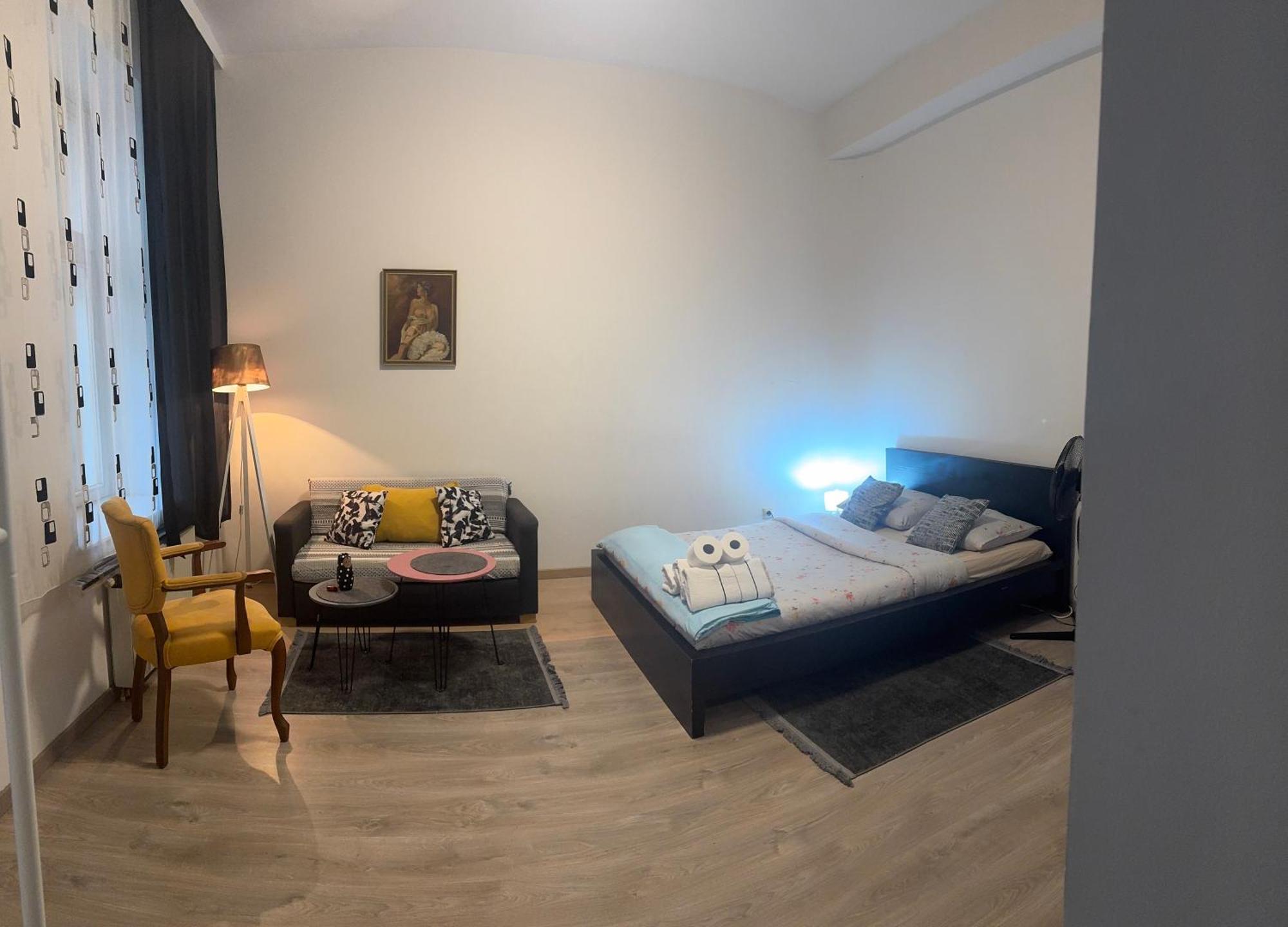 Ganze Klein Unterkunft 1100 Wien Esterno foto